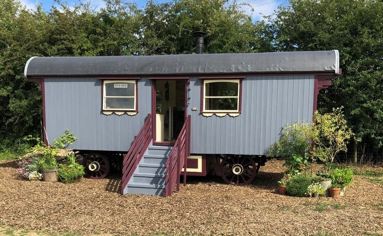 Oxfordshire farmer on Amazing Spaces with his renovated circus van