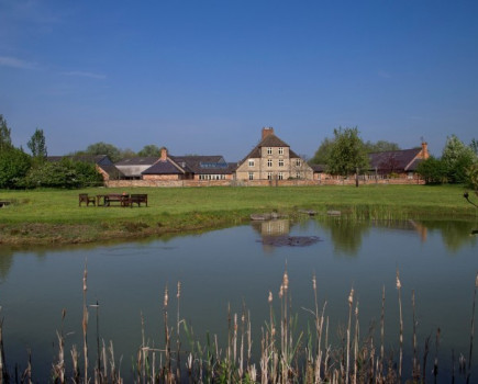 100 acre farm near Bicester in Oxfordshire