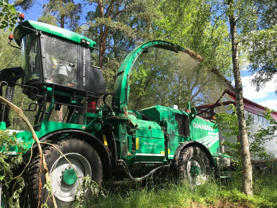 Ultimate self-propelled whole tree chipper